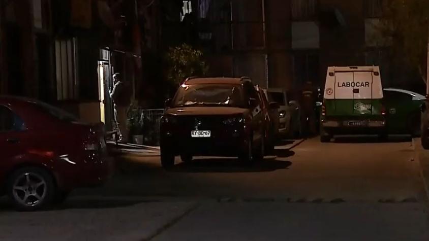 Mujer denuncia secuestro en Cerro Navia: se habría lanzado desde segundo piso para escapar