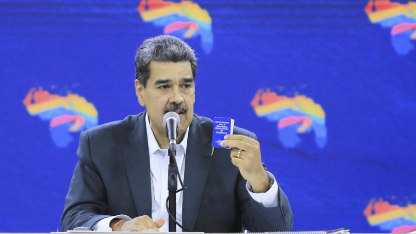 Maduro denuncia "xenofobia de oligarquía racista de Perú" tras incidente con selección de fútbol