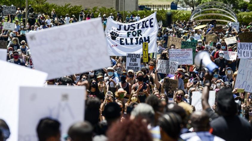 Policía blanco de EEUU es declarado no culpable por muerte de joven negro en 2019