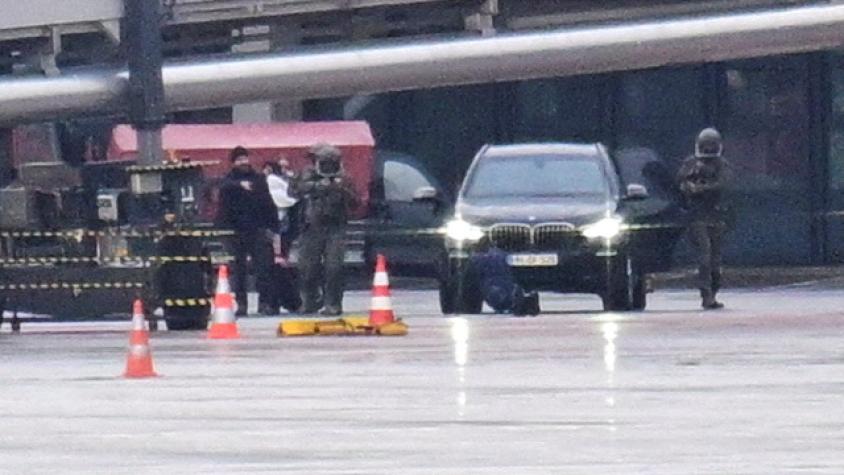 Tras 18 horas de negociación: Detienen a hombre que tomó a su hija de rehén en el aeropuerto de Hamburgo