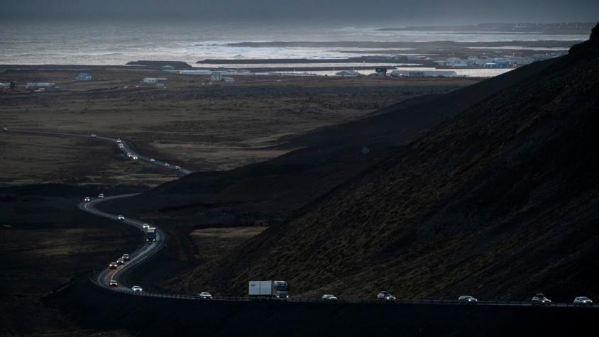 EN VIVO | Cámara transmite inminente erupción de volcán en medio de pueblo en Islandia