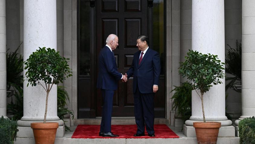 Biden dice a Xi que las tensiones "no deben convertirse en conflicto"