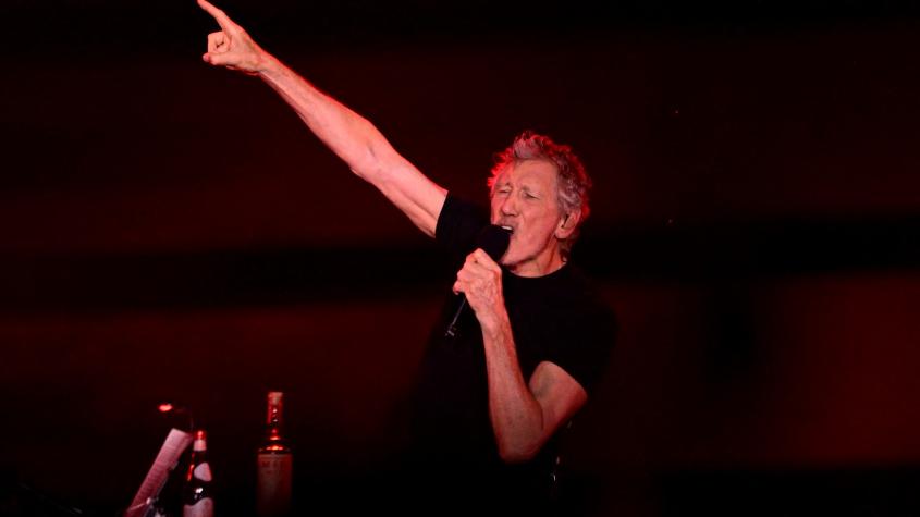 Roger Waters recibió camiseta de Palestino en su visita por Chile 
