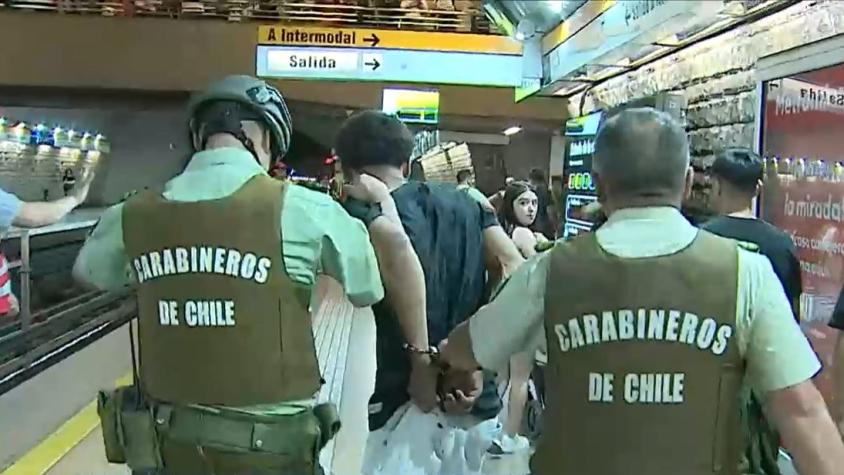Metro intensifica operativos para erradicar ambulantes: Comerciantes se resisten violentamente
