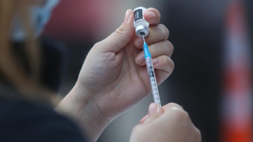 Comienza aplicación de la nueva vacuna contra el COVID-19: ¿Quiénes deben inocularse?