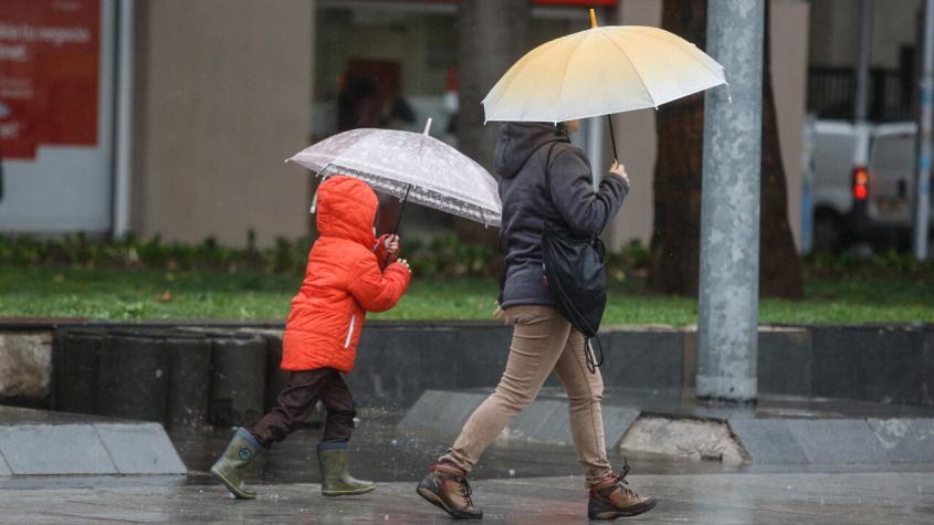 Vuelven las lluvias a Santiago esta semana: revisa qué días precipitará en la Región Metropolitana