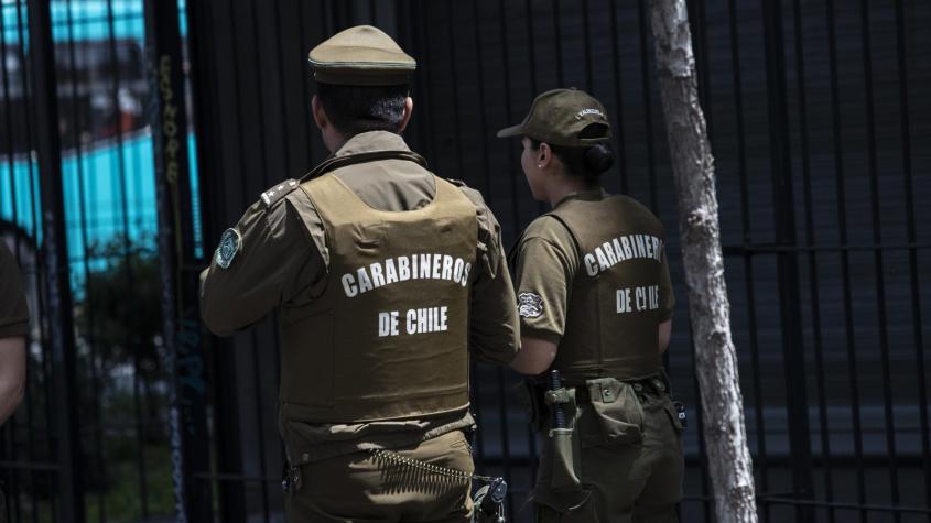 Carabineros detuvo a 10 adolescentes que portaban armas en centro comercial de Cerrillos