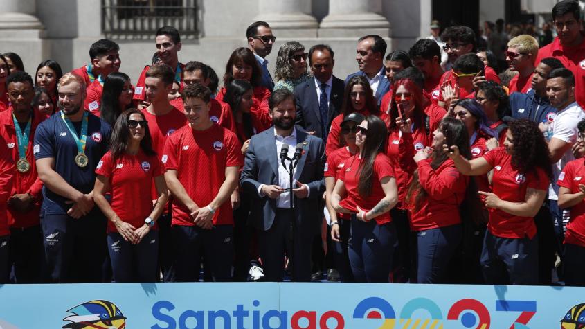 Presidente Boric reconoce al Team Chile en La Moneda: "Lograron algo que a nosotros que estamos en política nos cuesta mucho"