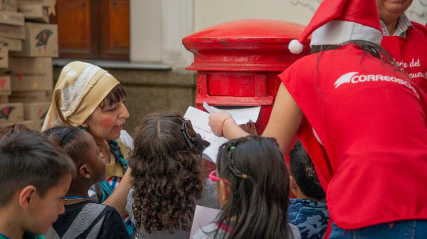 Comenzó campaña de Navidad de Correos de Chile: ¿Cómo puedo apadrinar una carta?
