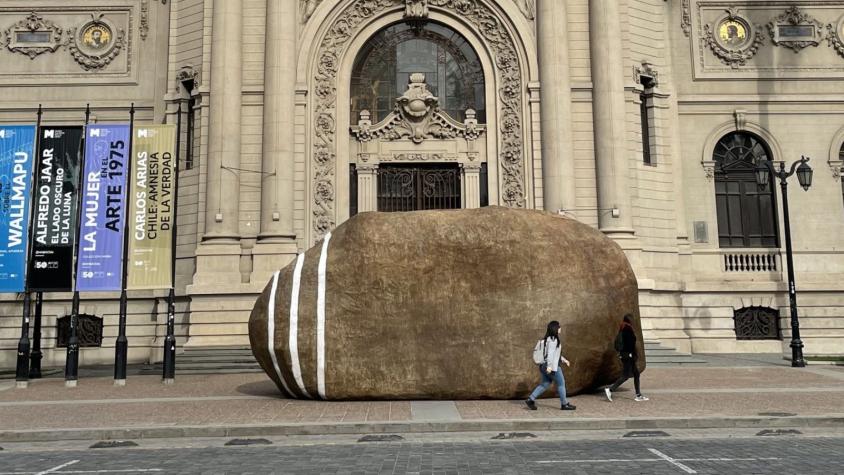 ¿Por qué hay una piedra gigante frente al Museo Nacional de Bellas Artes?