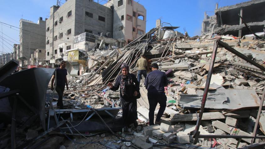 Rey de Jordania confirma lanzamiento aéreo de "ayuda médica urgente" para Gaza