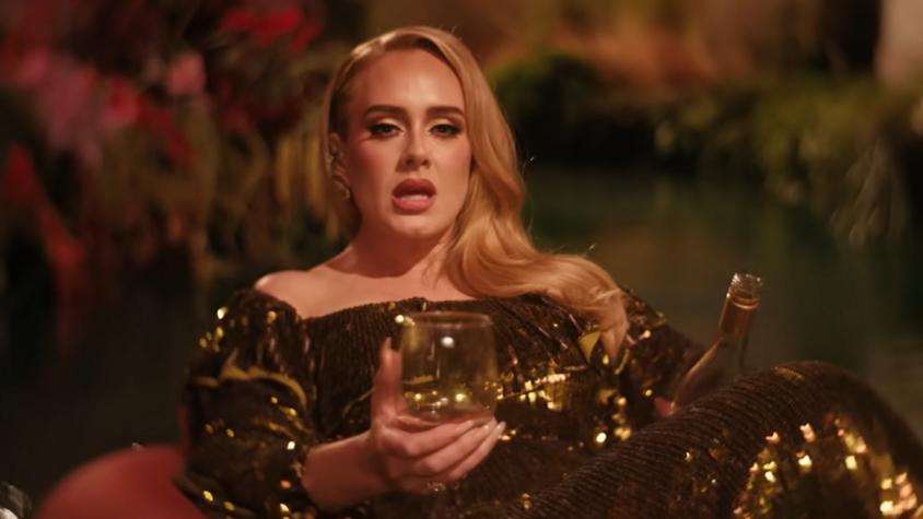 Adele contó que volvió a beber alcohol después de cuatro meses sobria: "Estuve al borde del alcoholismo en mis 20"