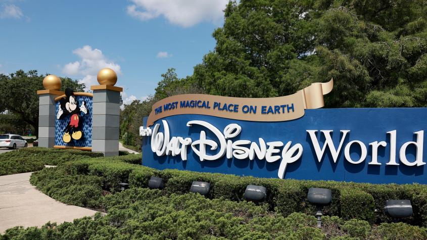 Funcionarios de Disney revelan "sucios" detalles al interior del parque temático