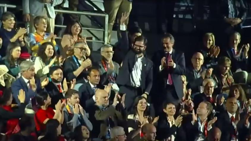 Entre aplausos reciben al Presidente Boric en cierre de los Panamericanos Santiago 2023