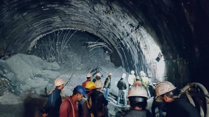 Al menos 40 obreros atrapados tras derrumbe de un túnel en India