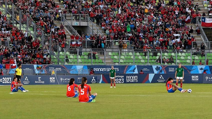 La protesta de las jugadoras de la selección femenina de Chile en la previa a la final con México