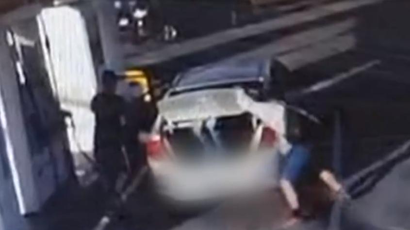 Impactante video de "secuestro express" a chofer: Secuestrado escapó del maletero 