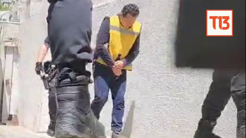 VIDEO | Así fue la salida del exalcalde de Algarrobo desde el tribunal: Quedó en prisión preventiva
