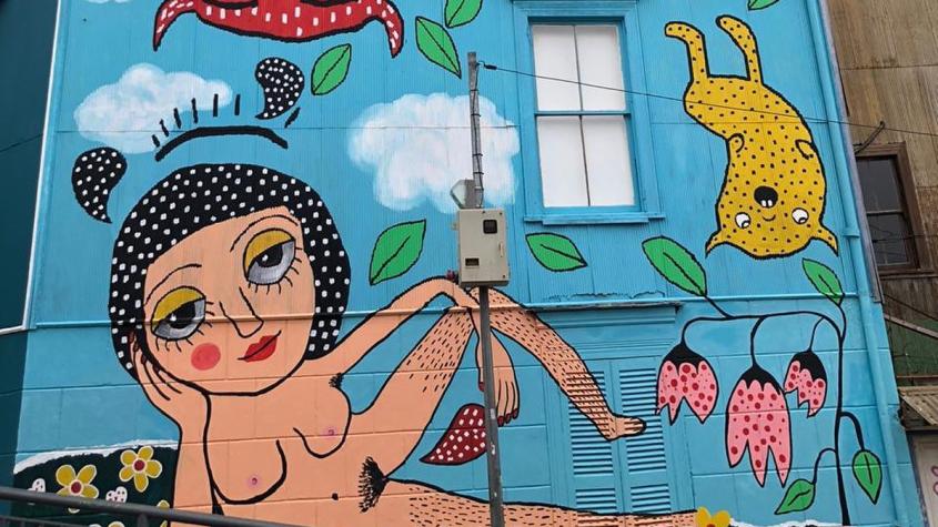 “Es una lástima”: Tiktoker muestra el estado en que está el mural de Mon Laferte en Valparaíso