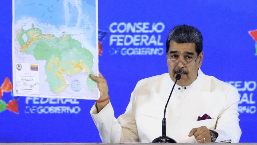 Crece la tensión: Maduro dice que otorgará licencias a empresas petroleras en zona que se disputa con Guyana