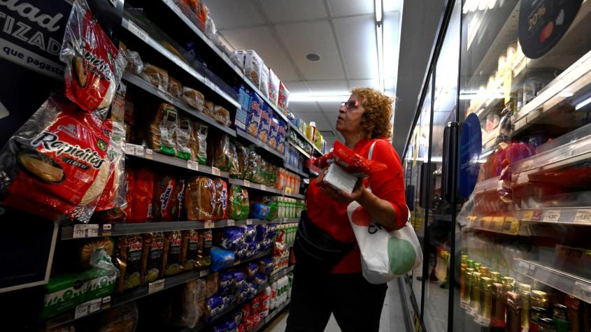 El aumento de los precios en Argentina y cuánto costaría hoy en pesos chilenos viajar a comprar mercadería