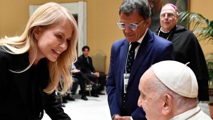 “Me miró y me sonrió”: Cecilia Bolocco detalló encuentro con el Papa Francisco