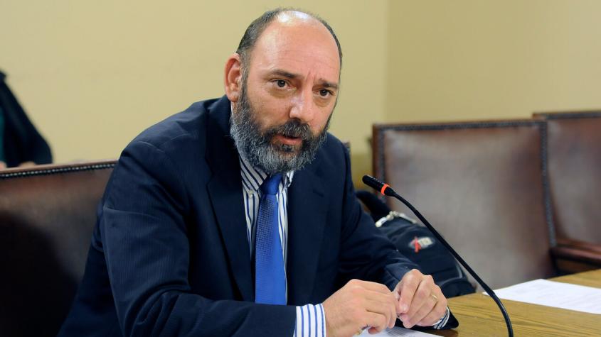 Ministro Montes pide la renuncia a Ricardo Trincado, jefe del Departamento de Asentamientos Precarios