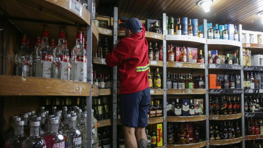 ¿Se puede vender alcohol la noche anterior? Esto dice la Ley Seca por el Plebiscito 2023 