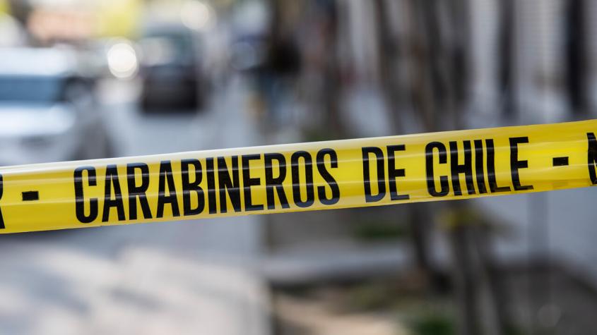 Cinco detenidos por porte de armas y hasta imitación de placa de Carabineros en Las Condes