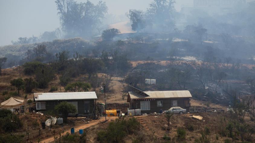 Encuentran cadáver en medio de incendios forestales de Limache: fue hallado al interior de un inmueble 