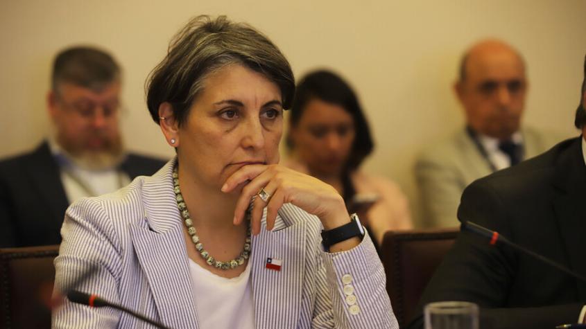 Ministra Aguilera respondió a las Isapres y pidió que se "hagan cargo" del pago de prestaciones