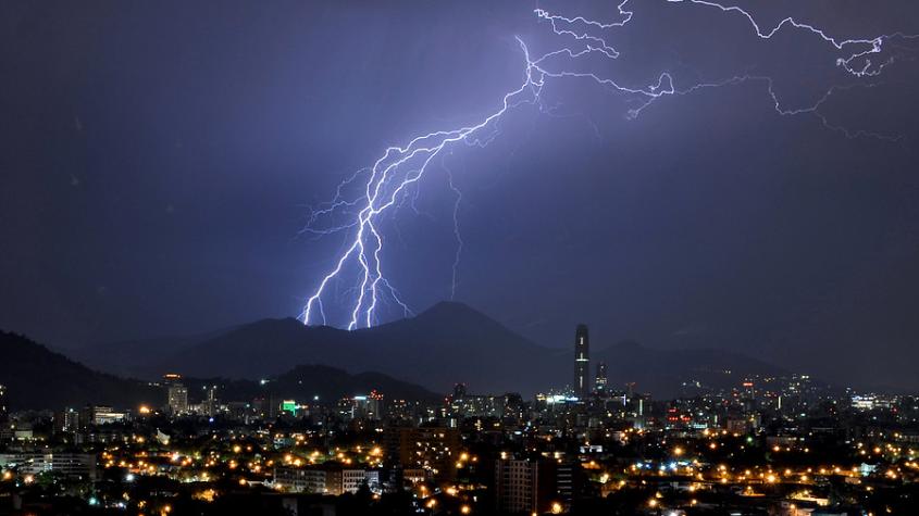 Aviso por probables tormentas eléctricas en tres regiones de la zona central: ¿Cuáles son?
