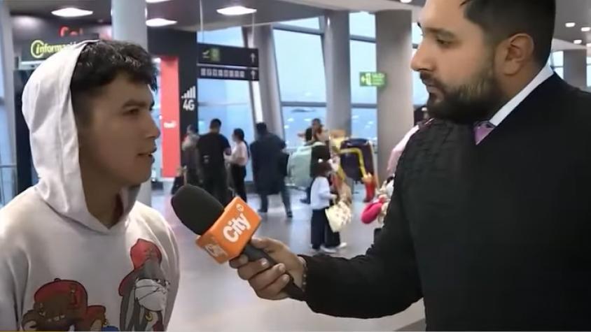 Colombiano le regaló pasajes a chileno que vivió un mes en aeropuerto de Colombia: “Un policía lo ayudó”