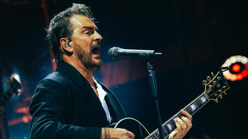 Ricardo Arjona explicó porqué su trasero se veía más grande durante su show en Chile: “Me mantiene de pie"