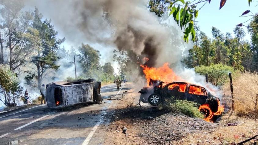 Accidente en Santo Domingo con cinco muertos: vehículos chocan, vuelcan y se incendian en plena ruta