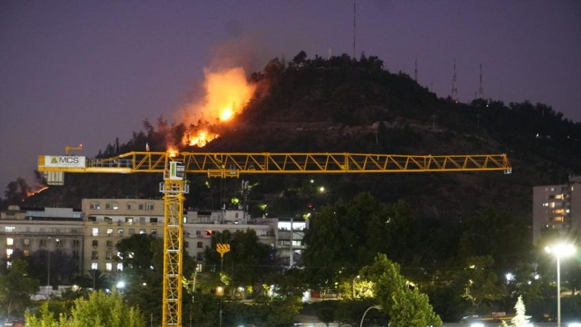 EN VIVO | Incendio afecta a ladera del Cerro San Cristóbal