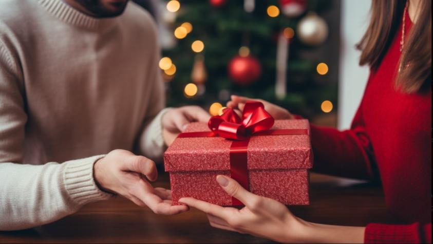 Regalo para pareja en Navidad: 10 recomendaciones de la Inteligencia Artificial 