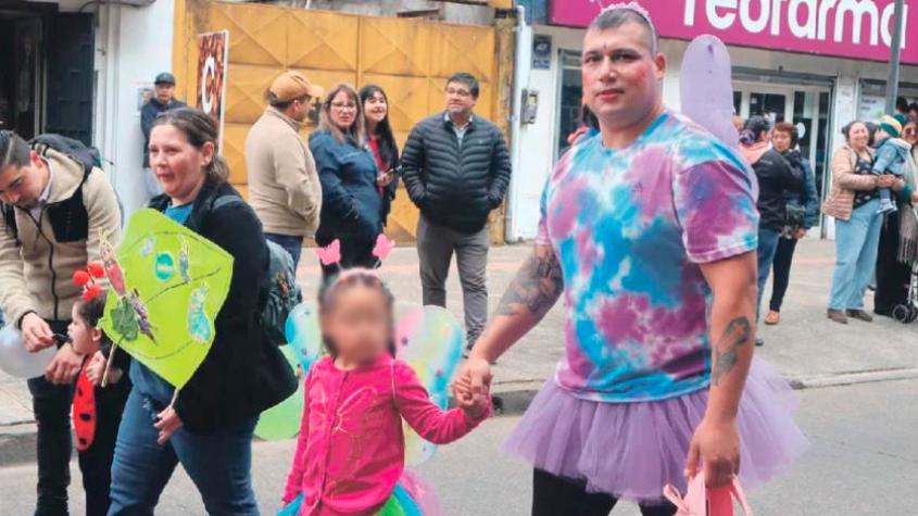 Cabo del Ejército se vistió de mariposa para acompañar a su hija en desfile: Fue aplaudido por vecinos