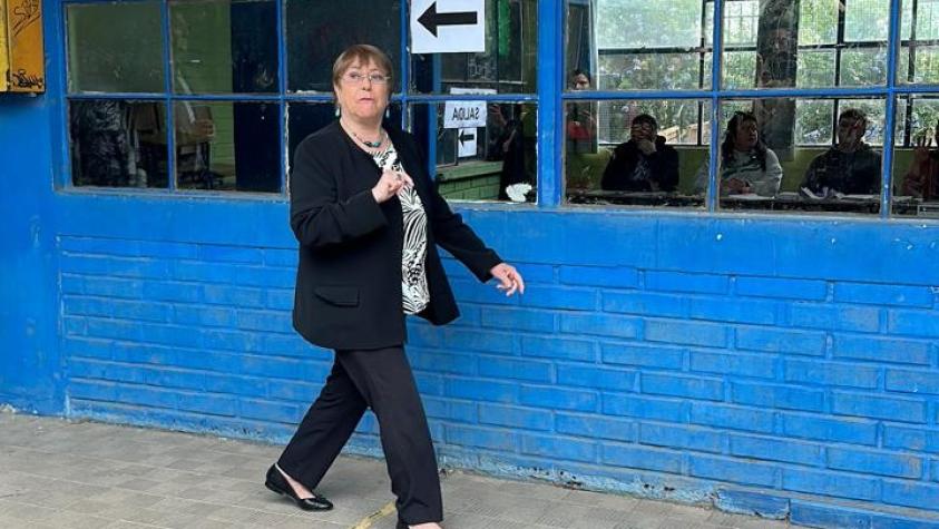 Bachelet concreta su voto en el plebiscito y enfatiza: "Yo siempre prefiero algo malo que algo pésimo"