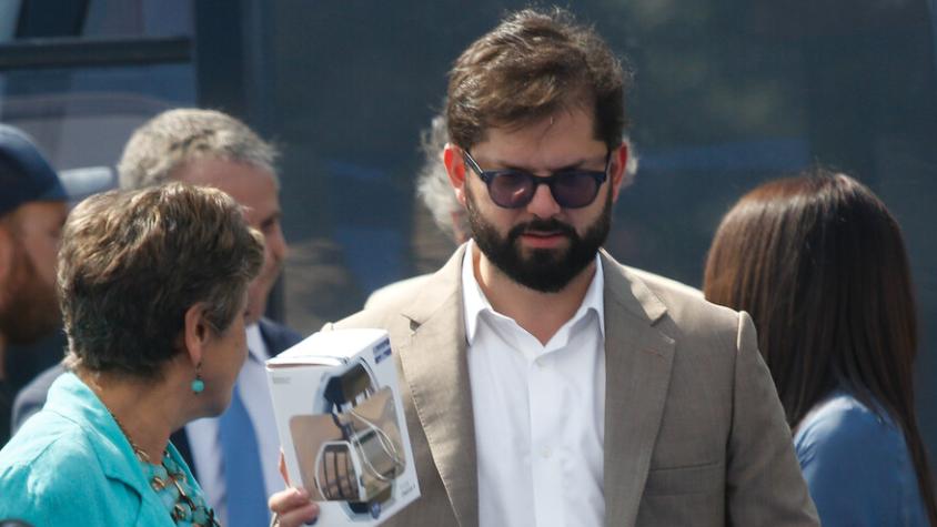 Presidente Boric respalda a ministro Montes y a Miguel Crispi, apuntados por el Caso Democracia Viva Presidente Boric respalda a ministro Montes y a Miguel Crispi, apuntados por el Caso Democracia Viva
