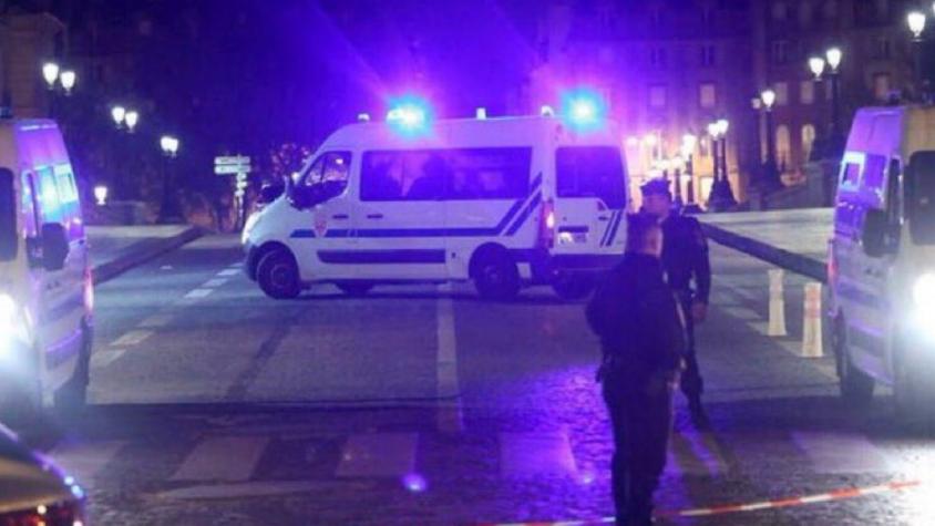 Un hombre mata a puñaladas a una persona en París: Habría gritado "Alá es grande"