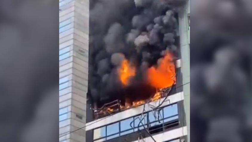Una mujer muere tras explosión e incendio en edificio cercano al Ministerio del Trabajo de Argentina
