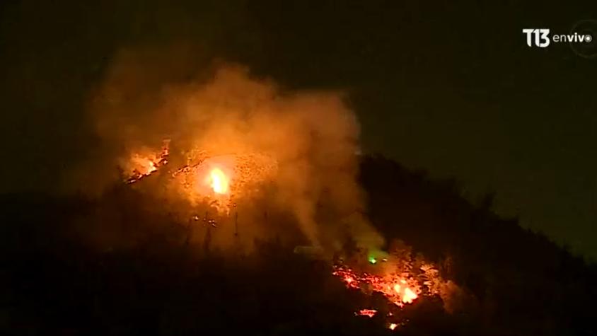 Senapred informó de dos hectáreas afectadas por incendio en Cerro San Cristóbal