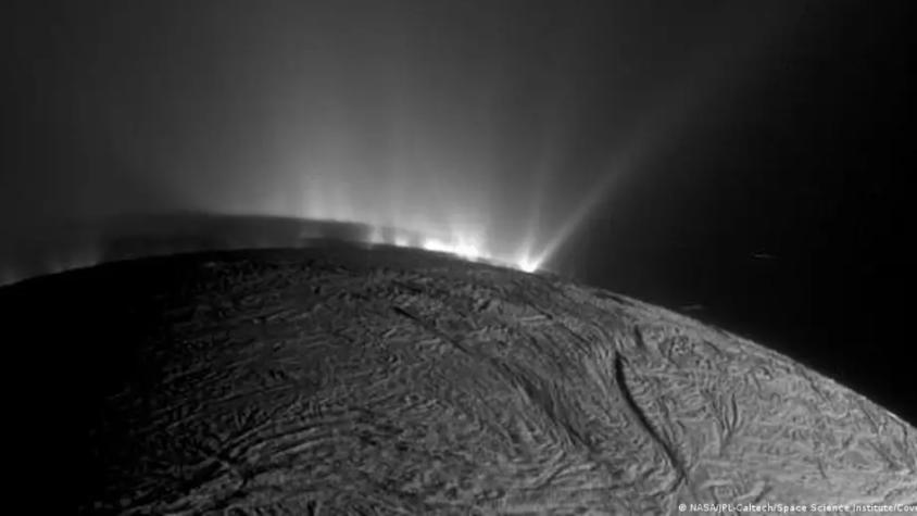 Nueva evidencia: luna de Saturno "Encélado" albergaría vida