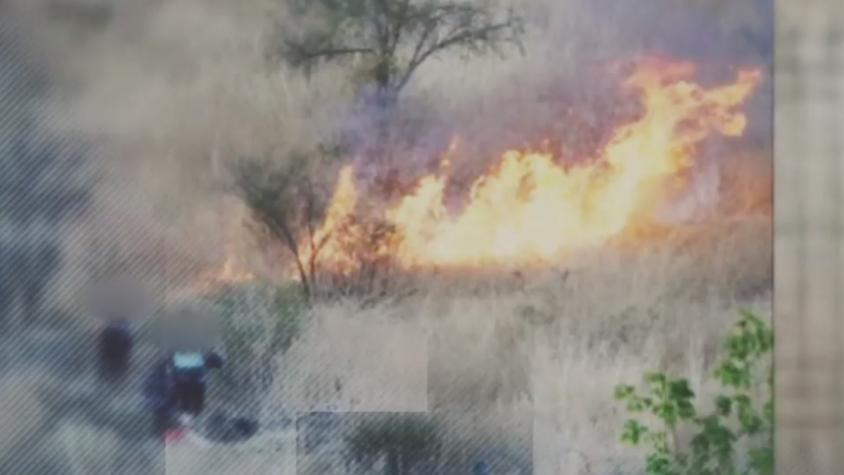 Presuntos pirómanos: Fuego casi llegó a estanque de gas en Renca