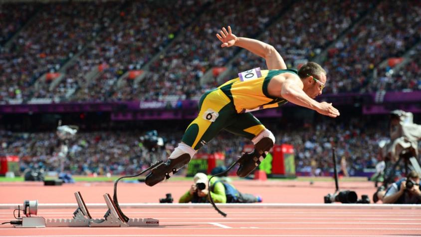Excampeón paralímpico sudafricano Pistorius salió de prisión y está "en su casa"