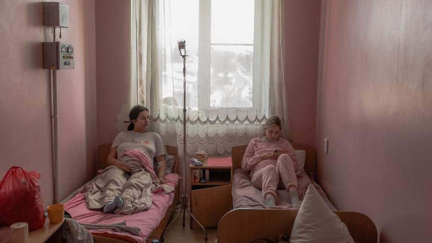 Dar a luz junto al frente de guerra, el doble estrés de las madres de Ucrania
