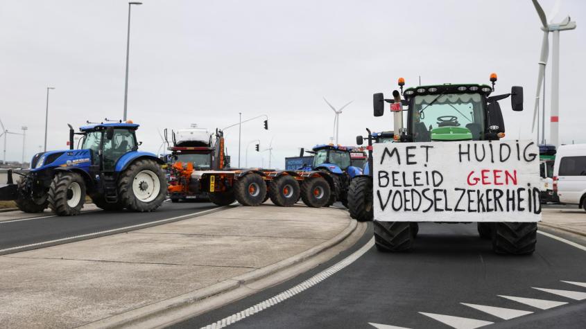 Agricultores europeos intensifican protestas contra aumento de costos y normas ecológicas