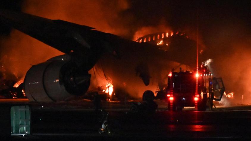 Cinco personas murieron en el impresionante choque de aviones registrado en un aeropuerto de Japón