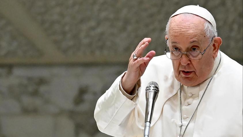 Vaticano matiza bendición de parejas homosexuales: No será "litúrgica" Vaticano matiza bendición de parejas homosexuales: No será "litúrgica"